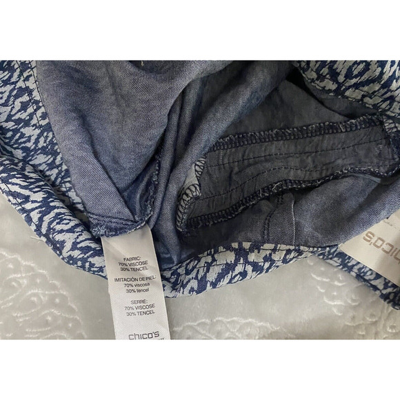 Chicos Crop Pants Sz 1.5 US 10 Blue Geometric Viscose Tencel Rolled Hem Pockets - Picture 6 of 9